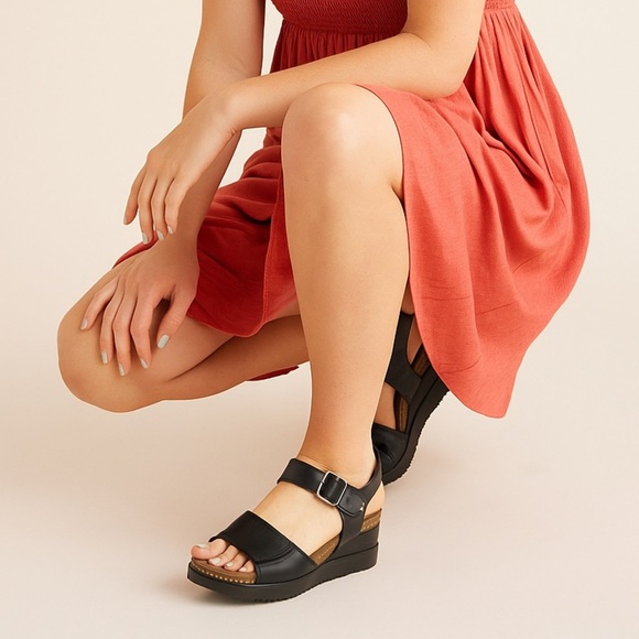 Clarks Shoes - Clarks Women's Lizby Strap Sandals Black Leather